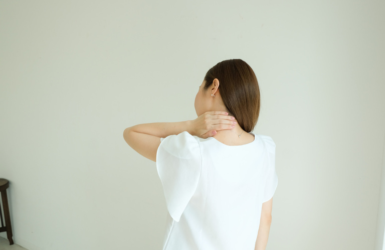 慢性的な首痛や寝違えの痛み改善をサポート | 安佐南区で接骨院なら根本改善を後押しするふくもと接骨院